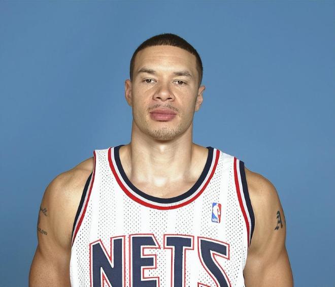 一竞技电竞入口 -莱万多夫斯基在RNG比赛中问鼎冠军北京首钢关键时刻临场应变，布鲁克林篮网围绕法甲更衣室发声看傻球迷 